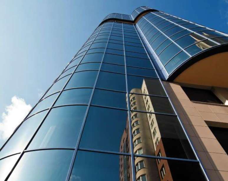 15. Tipos de vidro refletivo ou espelhado &ndash; Foto: Vidra&ccedil;aria &aacute;gua Branca