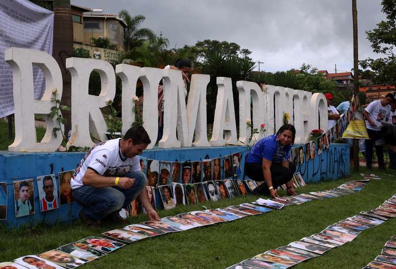 Relatives and friends place pictures of victims during a ceremony to mark one year of the disaster of the tailings dam owned by Brazilian mining company Vale SA in Brumadinho, Minas Gerais state, Brazil January 25, 2020. REUTERS/Cristiane Mattos - RC25NE9MW78R