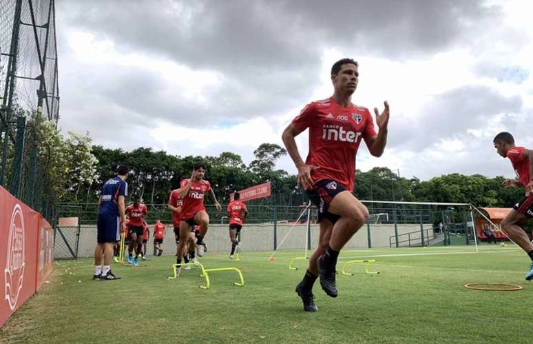 Hernanes durante o treino deste sábado pela manhã - FOTO: Érico Leonan/saopaulofc.net