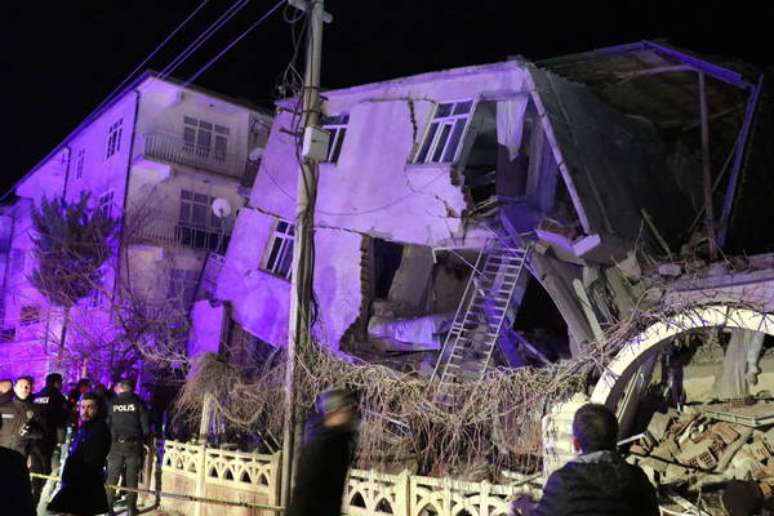 Número de mortos em terremoto na Turquia sobe para 22