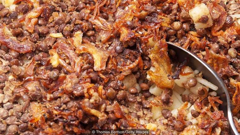 Que tal provar um 'koshary', o prato nacional do Egito, em 2020?