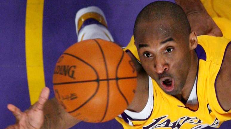 Kobe Bryant, astro da NBA, morre em acidente de helicóptero nos