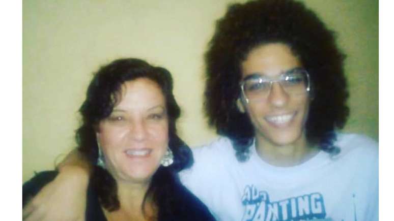 Susana ao lado do filho, Artur, durante &uacute;ltima noite em que eles estiveram juntos, em setembro de 2012