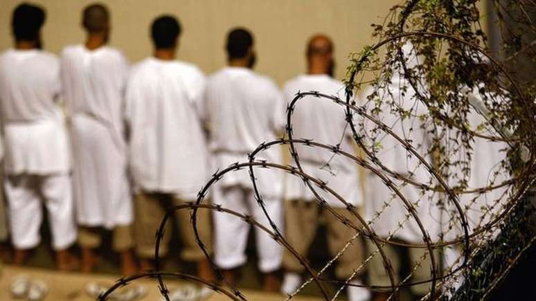 Apesar de controvérsias, a prisão de Guantánamo continua a abrigar prisioneiros