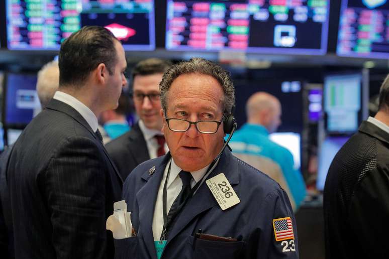 Operadores no pregão da Bolsa de Nova York. 21/01/2020. REUTERS/Brendan McDermid