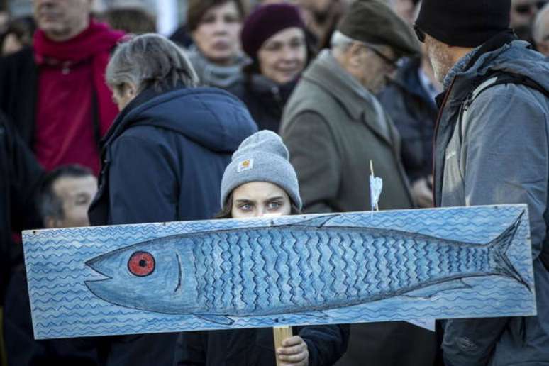 Protesto das 'sardinhas' em Roma, capital da Itália, em 14 de dezembro