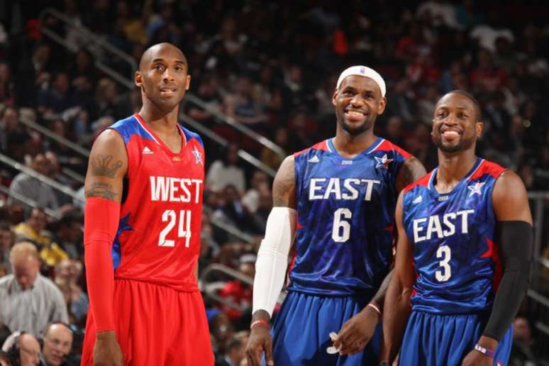Kobe (esquerda) se diverte com LeBron James (centro) e Dwayne Wade no Jogo das Estrelas de 2013 (Foto: Nathaniel S. Butler/AFP)