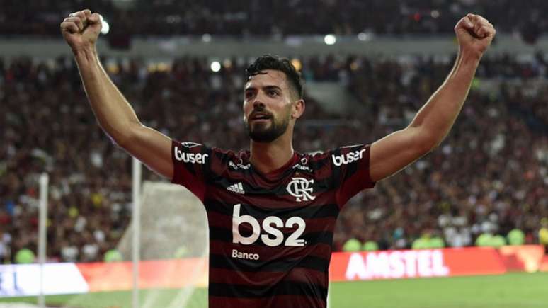Pablo Marí em ação pelo Flamengo: zagueiro foi muito bem em 2019 e despertou o interesse do Arsenal (Foto: AFP)