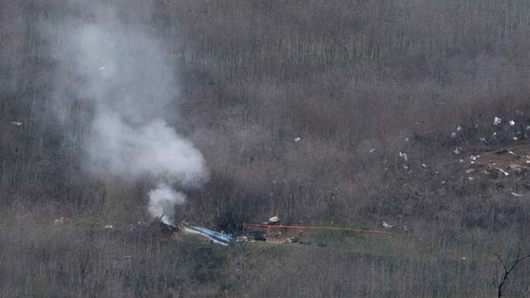 Helicóptero caiu em Calabasas, nos EUA, na tarde do último domingo (Foto: Mark RALSTON / AFP)