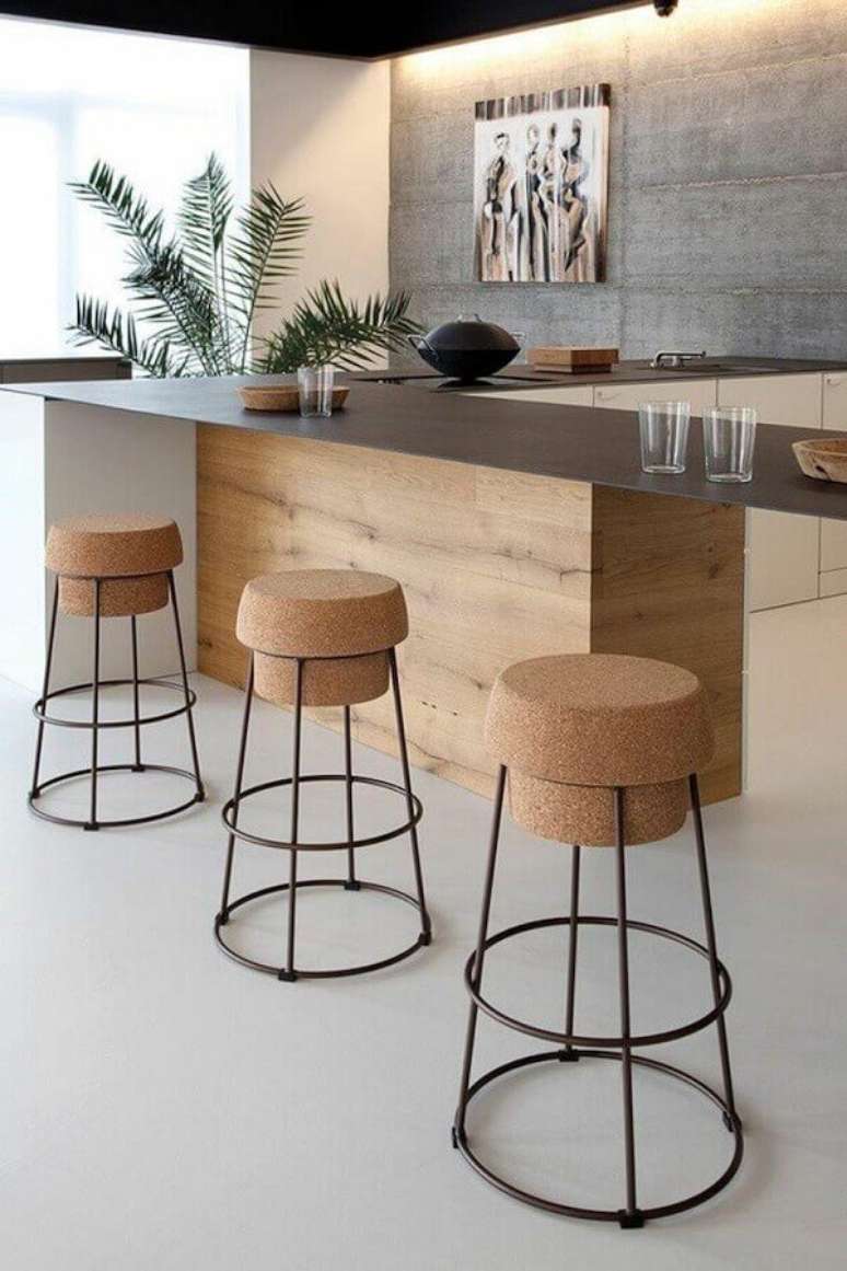 26. Lindo modelo de banquetas modernas minimalistas com assento com design de rolha – Foto: Lúdica Arquitetura