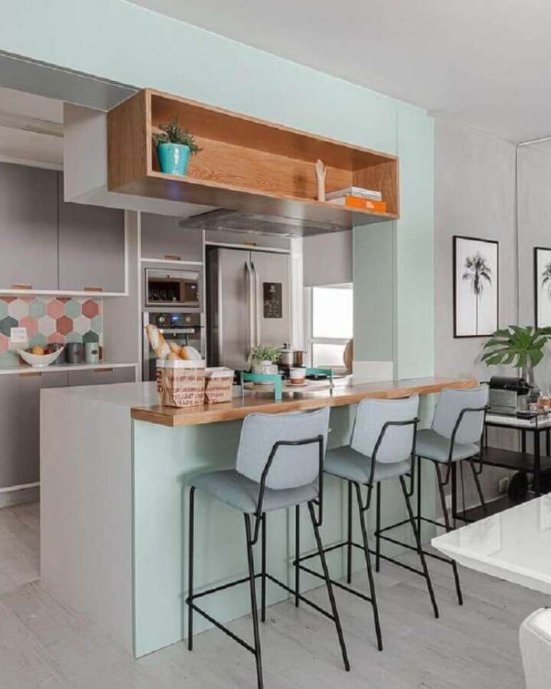 37. Banquetas modernas para cozinha americana pequena planejada &ndash; Foto: Pinterest