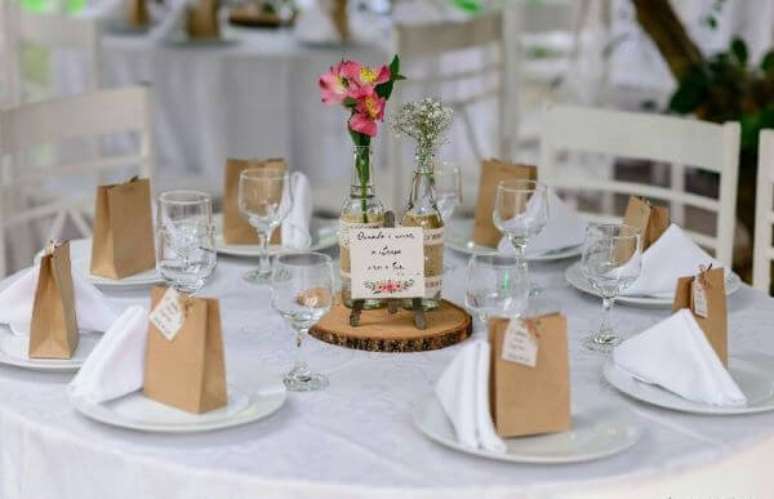 18. Lembrancinha de mesa casamentos para deixar a decoração ainda mais bonita – Foto: Casamentos