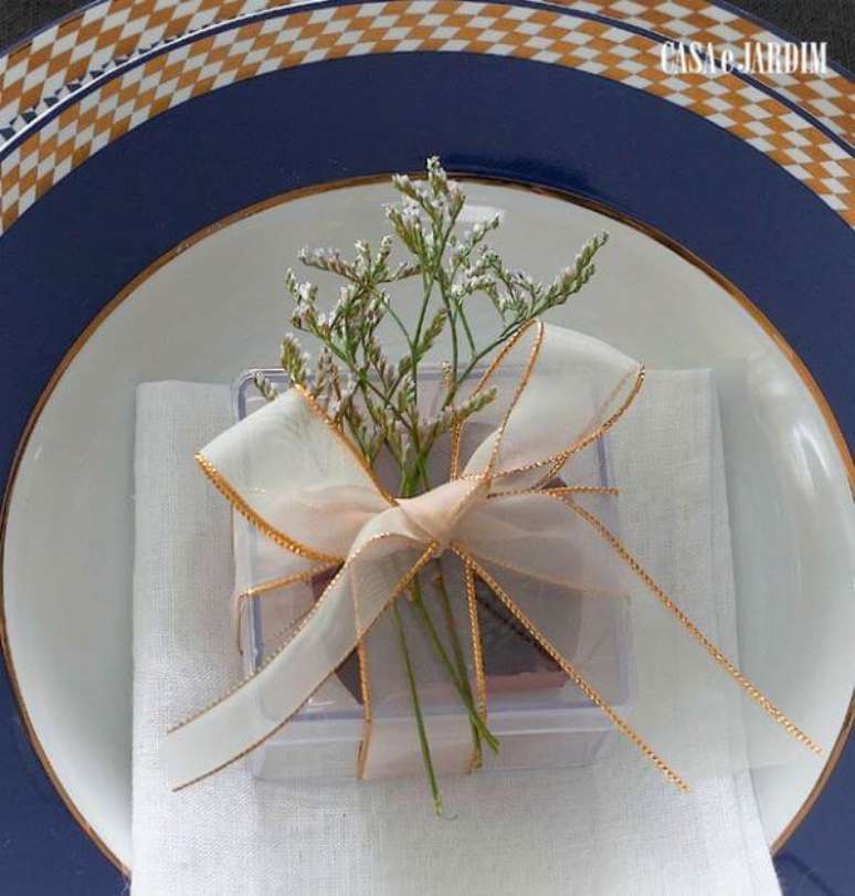 8. Caixinha de acrílico para usar como lembrancinha de mesa na festa de casamento – Foto: Casa e Jardim