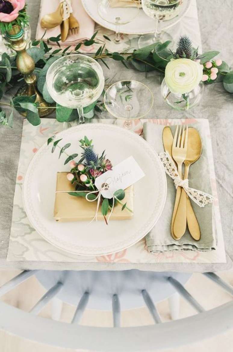 12. Lembrancinha de mesa casamento decorada com flores – Via: Pinterest
