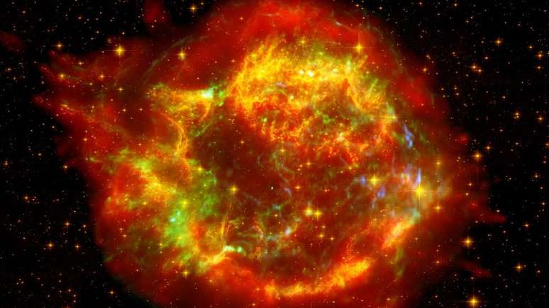 Uma supernova, como esta que ocorreu na constelação de Cassiopeia, é uma explosão poderosa, mas os astrônomos dizem que a Betelgeuse não ofereceria riscos à vida na Terra