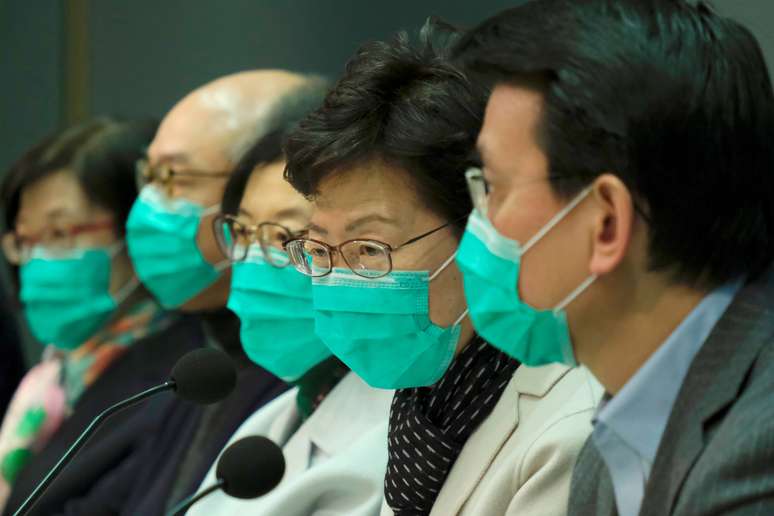 Líder do Executivo de Hong Kong, Carrie Lam, e outras autoridades da cidade concedem entrevista coletiva sobre coronavírus
28/01/2020
REUTERS/Tyrone Siu