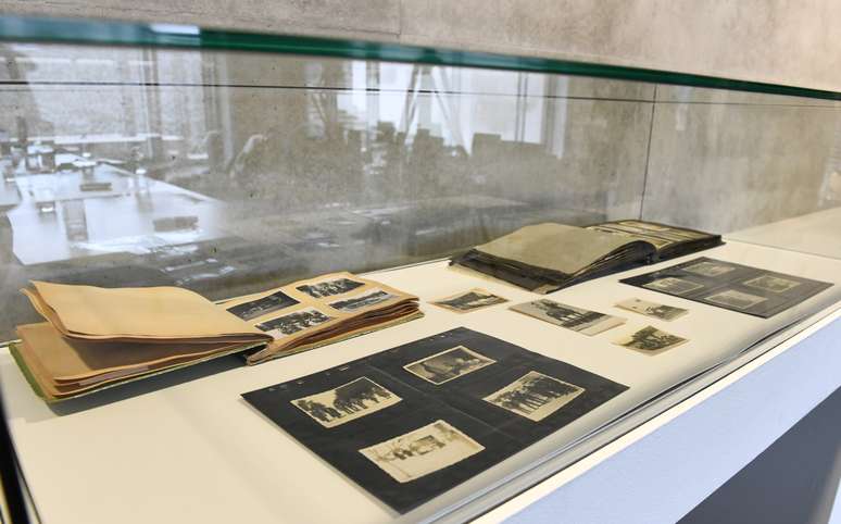 Fotografias do campo de concentra&ccedil;&atilde;o nazista de Sobibor s&atilde;o apresentadas durante entrevista coletiva em Berlim
28/01/2020 REUTERS/Annegret Hilse