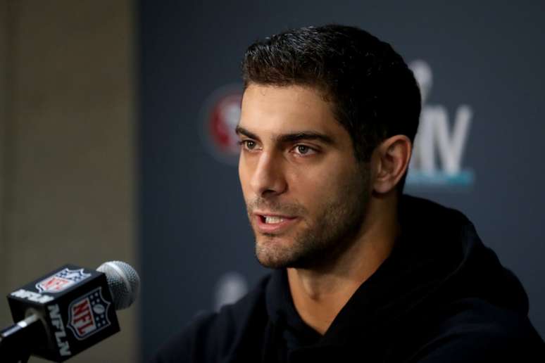 Garoppolo durante a coletiva de imprensa (Foto: AFP)