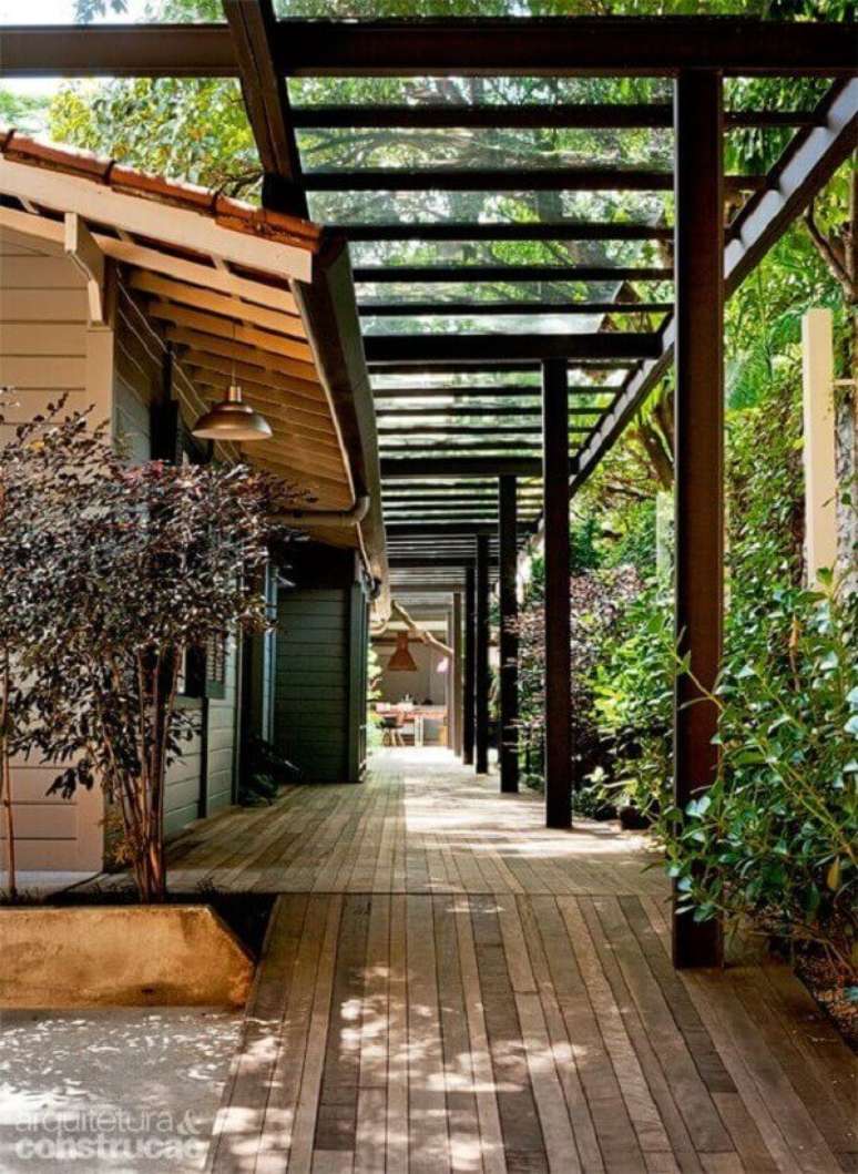 16. Cobertura de vidro para a entrada de casa &ndash; Fonte: Viminas
