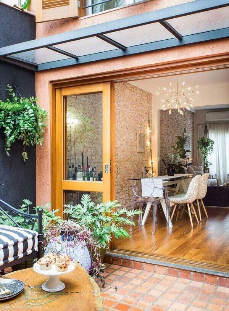 40. Mini cobertura de vidro com estrutura met&aacute;lica &ndash; Fonte: Pinterest