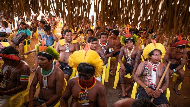Hoje, segundo o IBGE, 42% dos indígenas brasileiros vivem fora de terras indígenas