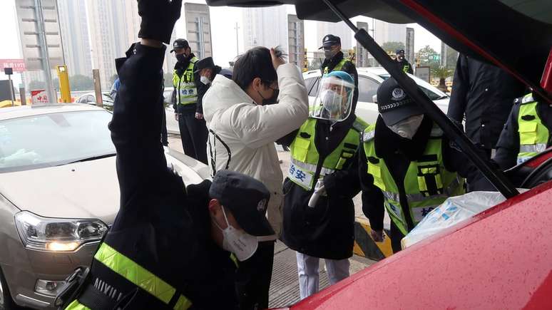 Inspeção em Xianning, na fronteira com Wuhan; brasileira viveu na pele rígido controle na entrada e saída da cidade onde surgiu o coronavírus