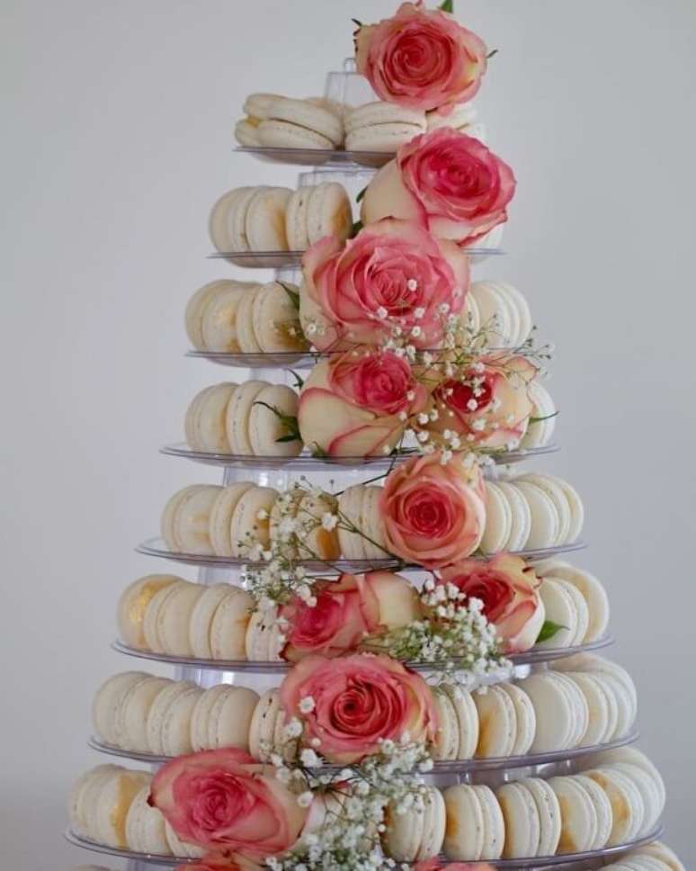 83- Que tal um bolo diferente para a decoração de noivado? Fonte: Cheff Ione Cavalli
