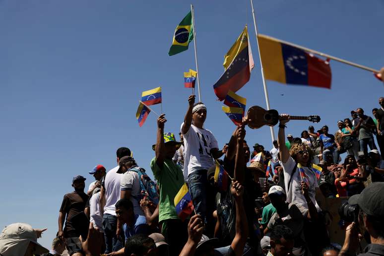 Venezulenos na fronteira do Brasil com a Venezuela, em Pacaraima
23/02/2019
REUTERS/Ricardo Moraes
