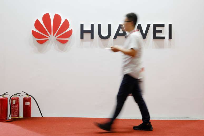 Logo da Huawei em conferência de tecnologia em Pequim, China 
02/08/2019
REUTERS/Thomas Peter