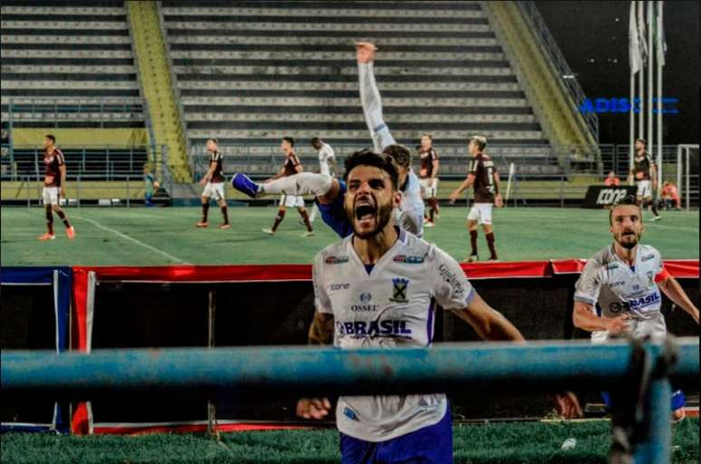 Ronaldo era torcedor do Santo André e hoje é o camisa nove da equipe (Foto:Renato Mafra)