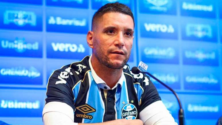 Fala, Thiago'! Internautas brincam com jornalista que teria usado meme em apresentação do meia no Grêmio Fala, Thiago'! Internautas brincam com jornalista que teria usado meme em apresentação do meia no Grêmio