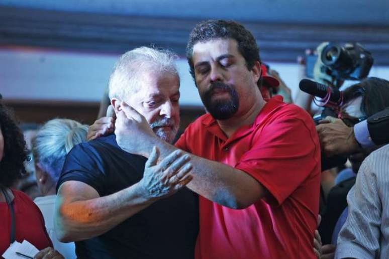 Lula e Boulos são denunciados por invasão do tríplex