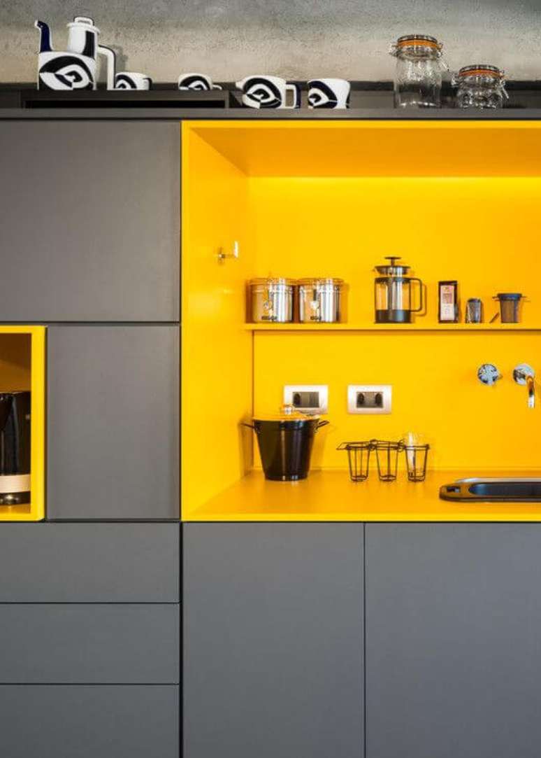 8. Cores para cozinha cinza e amarelo – Via: Ana Scakia