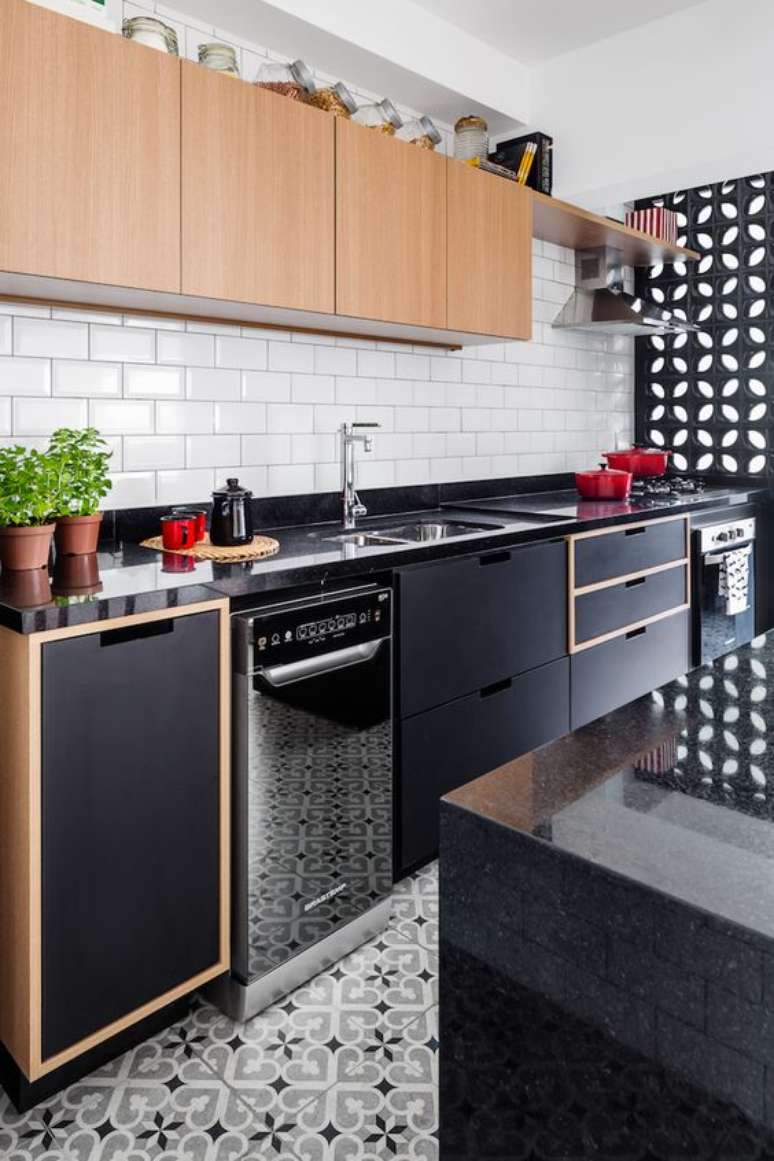 52. Cores para cozinha preta &ndash; Via: Tua Casa