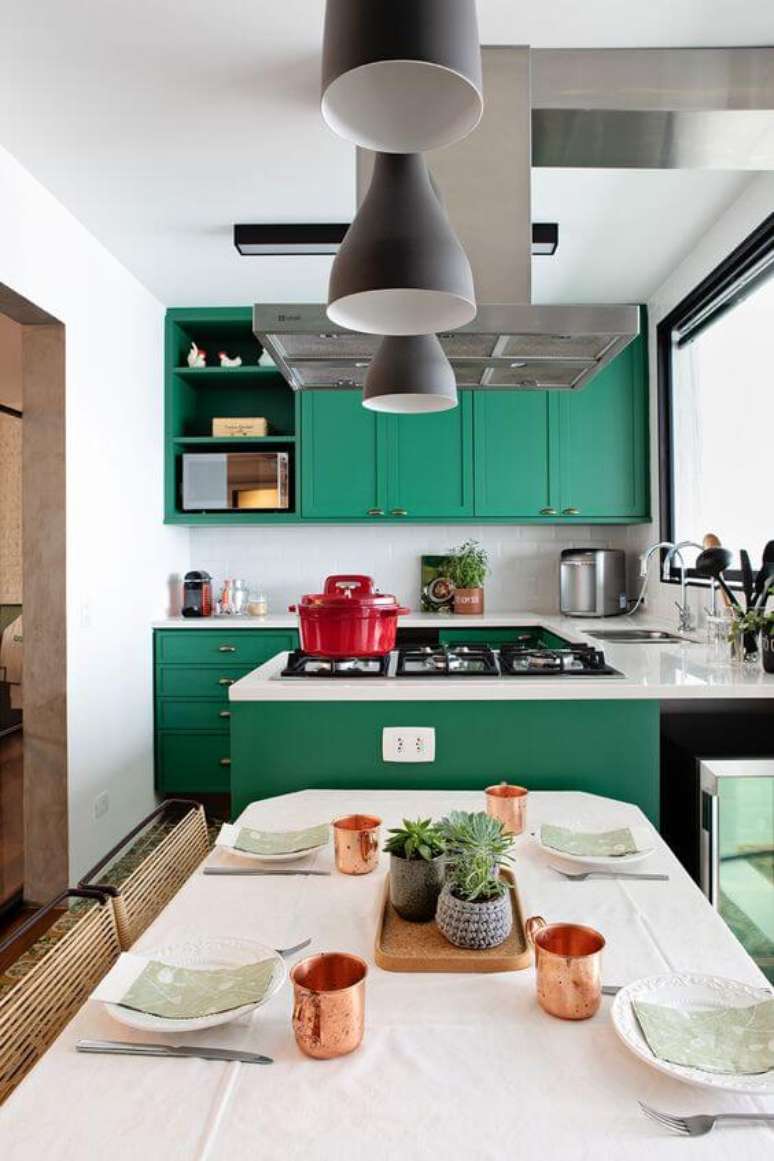 60. Cores para cozinha verde com detalhes vermelho – Foto: Casa de Valentina