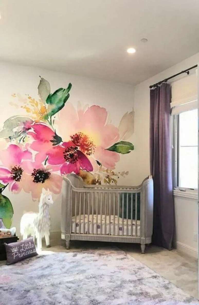 39. Paredes decoradas com flores para quarto de bebê – Via: Help Writing Says