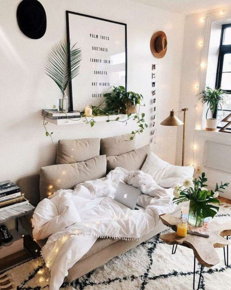 50. Paredes decoradas com plantas e quadros – Via: Meu Estilo Decor