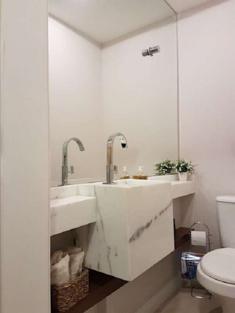 47. Pia de mármore para banheiro pequeno – Foto: Homify