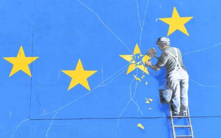 Mural de Banksy em Dover, Reino Unido, ironiza saída do país da União Europeia