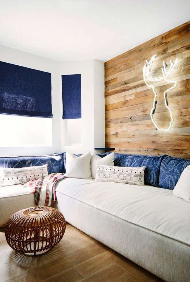 53. Persianas para sala com detalhes em azul &ndash; Foto: Pinterest