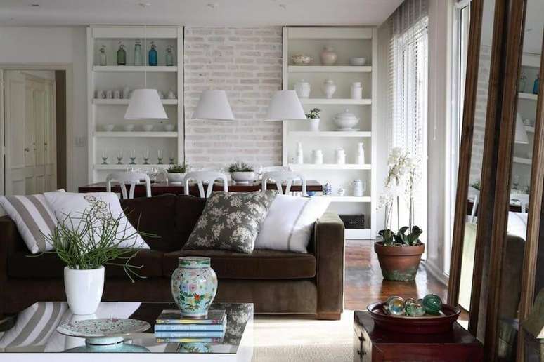 4. Persianas para sala de estar com cores neutras – Projeto: Caroline Gabriades