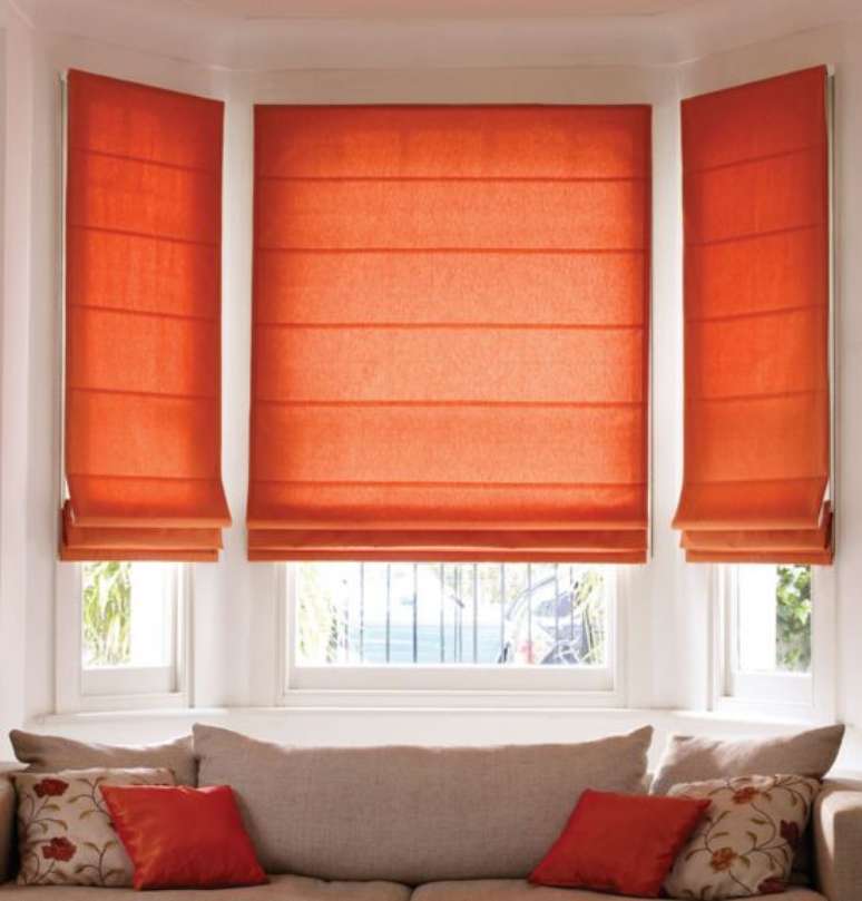 32. Persianas para sala de estar laranja &ndash; Foto: Pretty Home