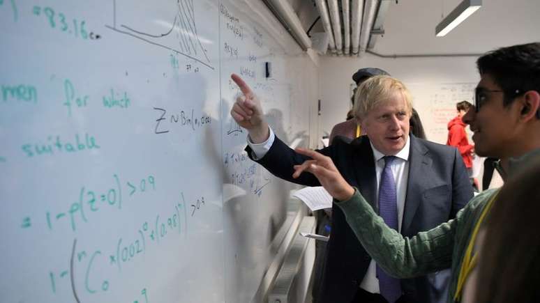 Boris Johnson anunciou visto expresso para cientistas