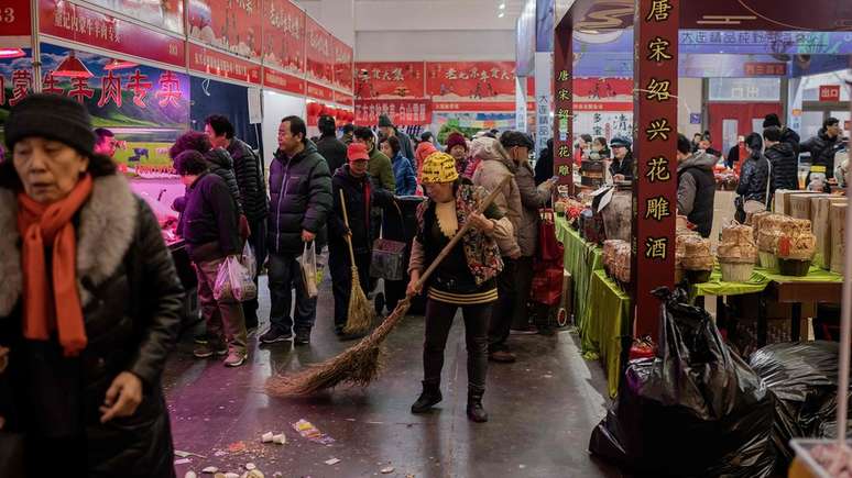 Os chamados 'mercados molhados' viram símbolo da estigmatização de hábitos alimentares chineses, apontam cientistas sociais; na foto, se vê um mercado em Pequim