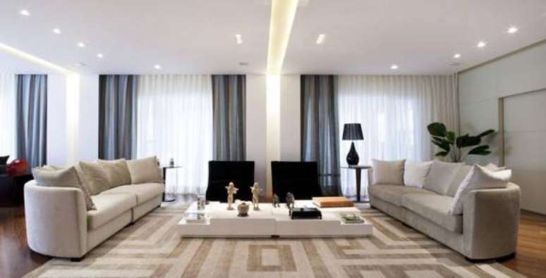 70. As sancas e spots embutidos s&atilde;o perfeitos para uma ilumina&ccedil;&atilde;o equilibrada