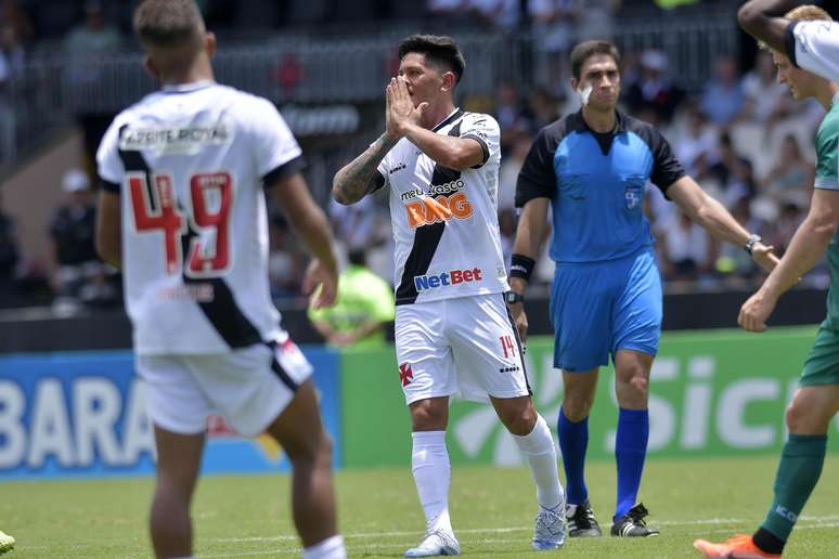 O atacante Cano, do Vasco, durante a partida contra a Cabofriense, pelo Campeonato Carioca 2020, em São Januário