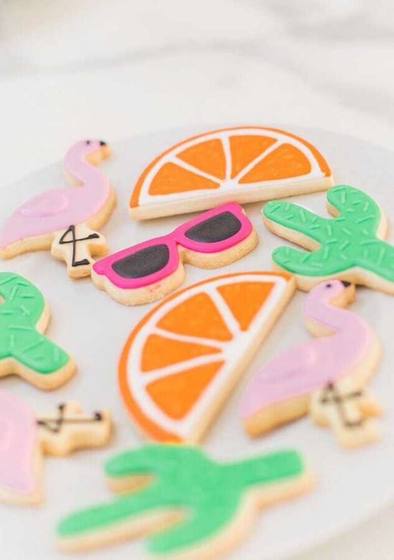 14. Ideia de biscoitos personalizados para festa flamingo tropical – Foto: Pensamento Criativo