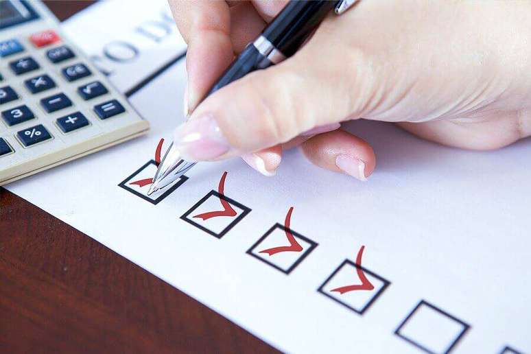 4. Fa&ccedil;a um lista de materiais para reforma de banheiro &ndash; Foto: Scopi