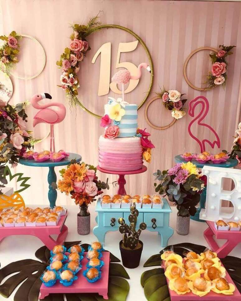 1. A festa de aniversário flamingo é um dos temas mais pedidos para festa – Claudia Ferreira – No Quintal Festa