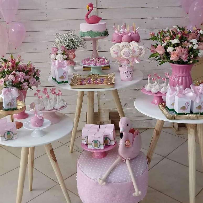 67. Decoração de festa flamingo simples em tons de rosa – Foto: Dani Allegretti